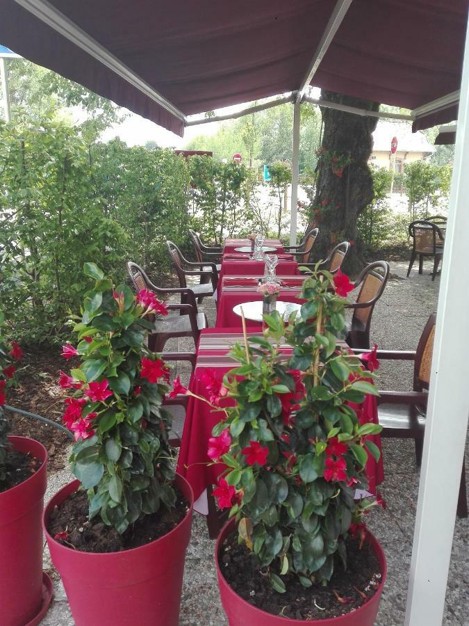 Auberge De La Terrasse Villersexel ภายนอก รูปภาพ
